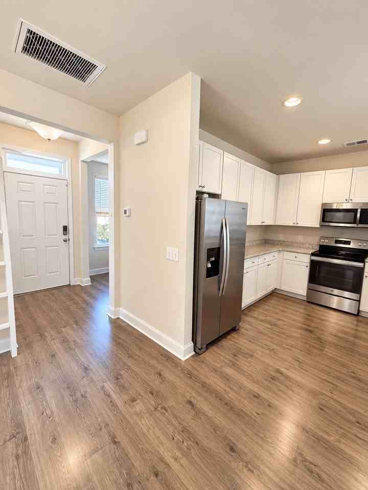 7775 Montview Rd - Photo 3 of 21