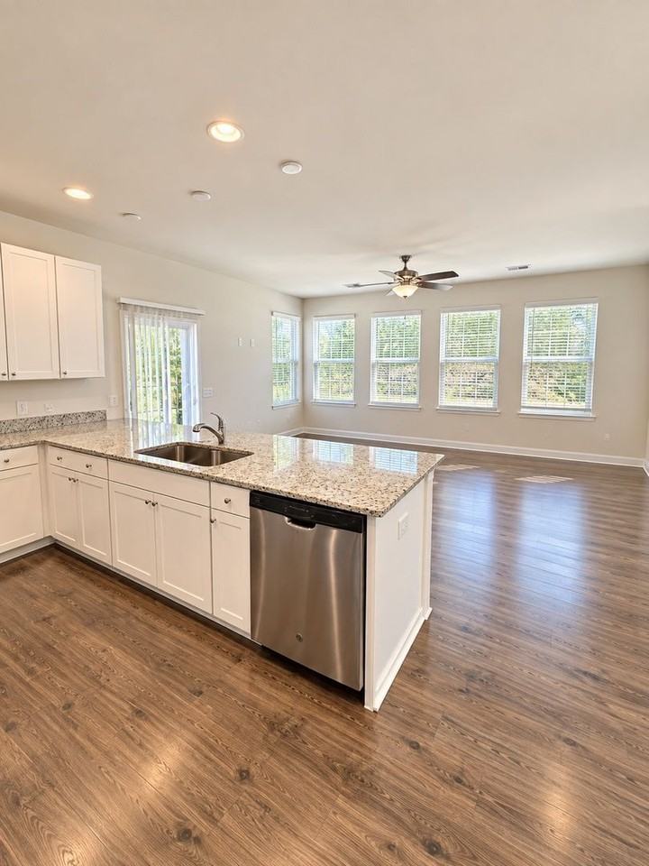 7775 Montview Rd - Photo 4 of 21