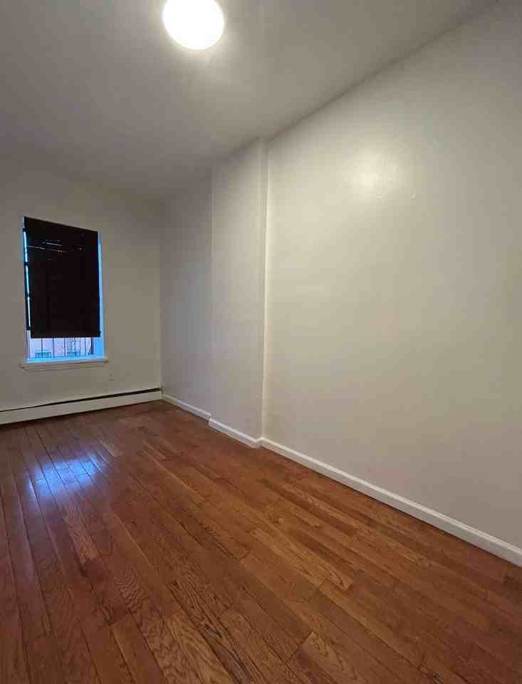 423 Pennsylvania Ave #3 - Photo 2 of 7