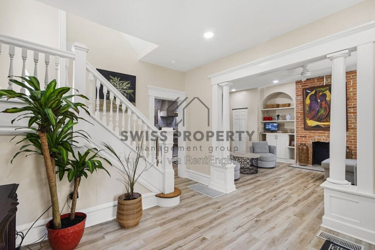 463 S 22nd St - Photo 5 of 33