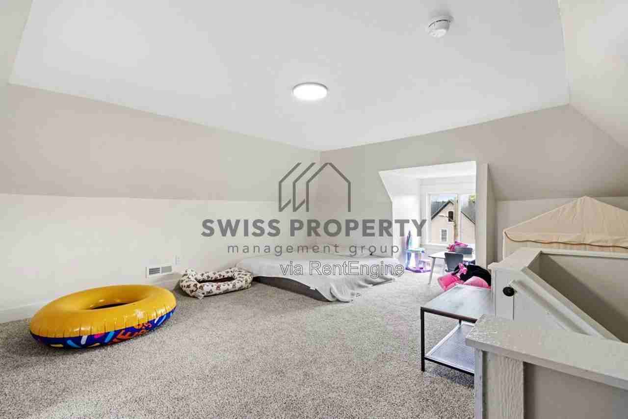 463 S 22nd St - Photo 6 of 33