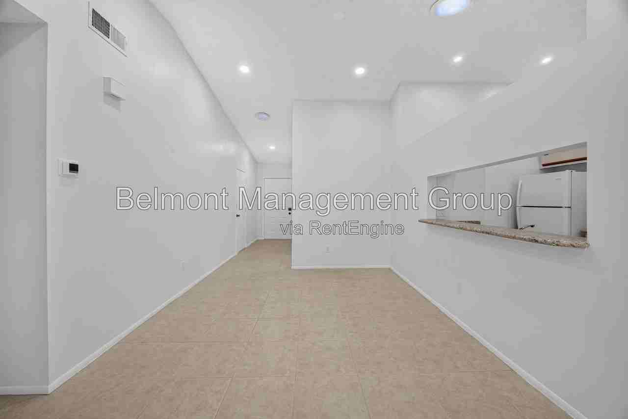 102 Edgewater Cir - Photo 5 of 18