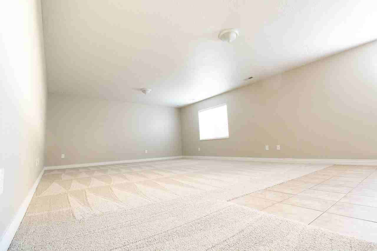 8236 S Pin Oak Dr - Photo 7 of 8