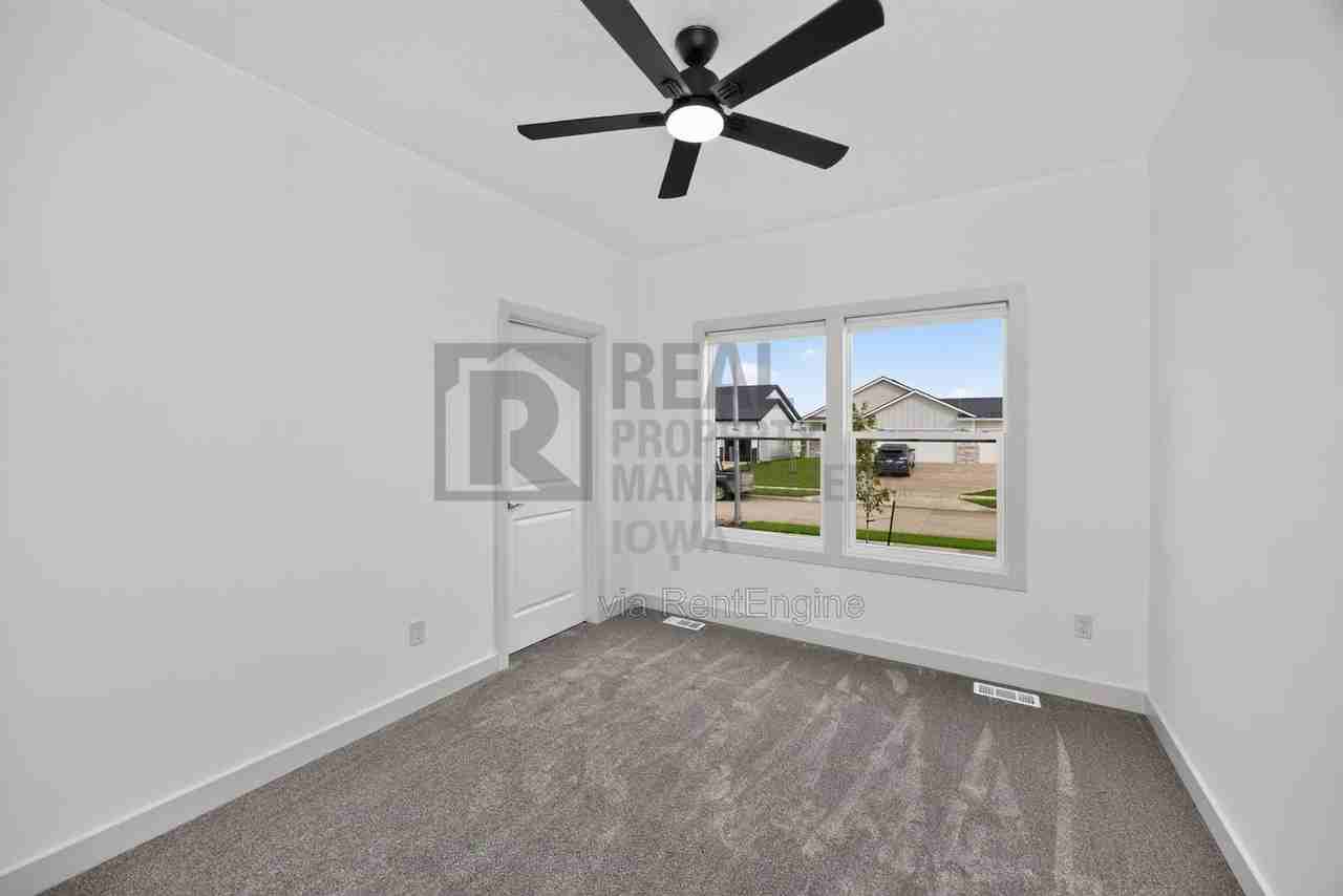 8914 Hickory Dr - Photo 3 of 35