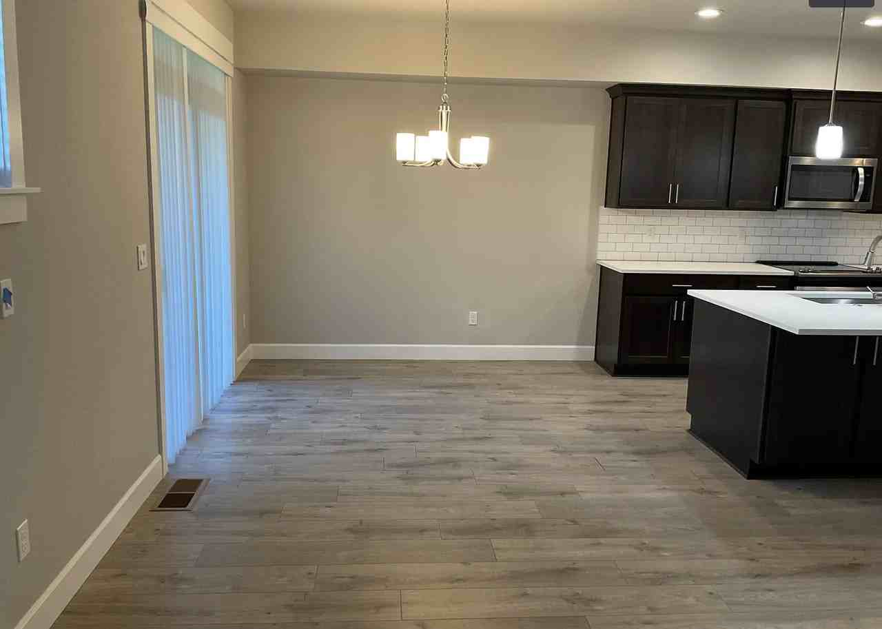 1054 Ne Regan Hill Loop #MAIN - Photo 3 of 17