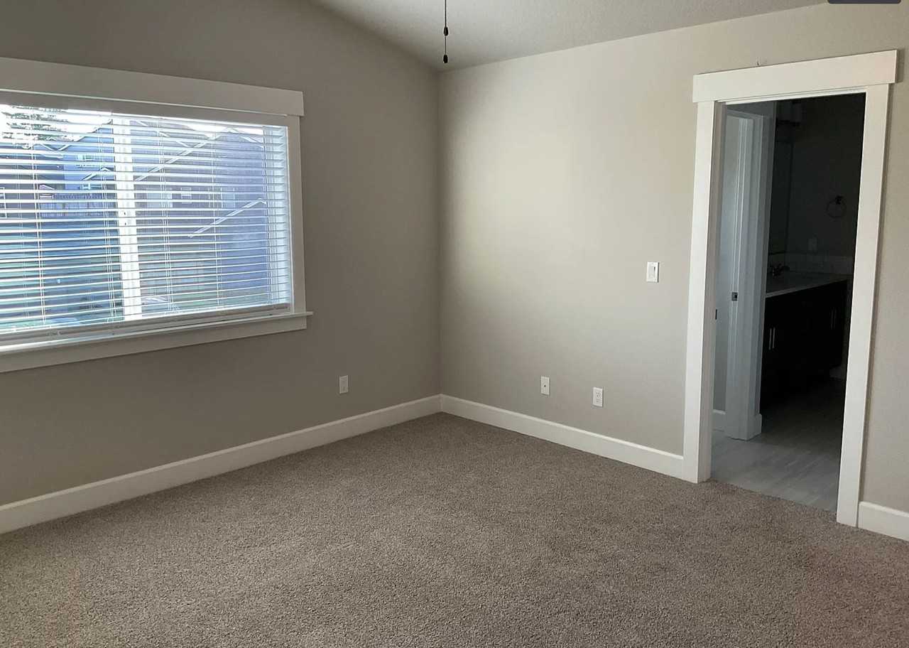 1054 Ne Regan Hill Loop #MAIN - Photo 7 of 17