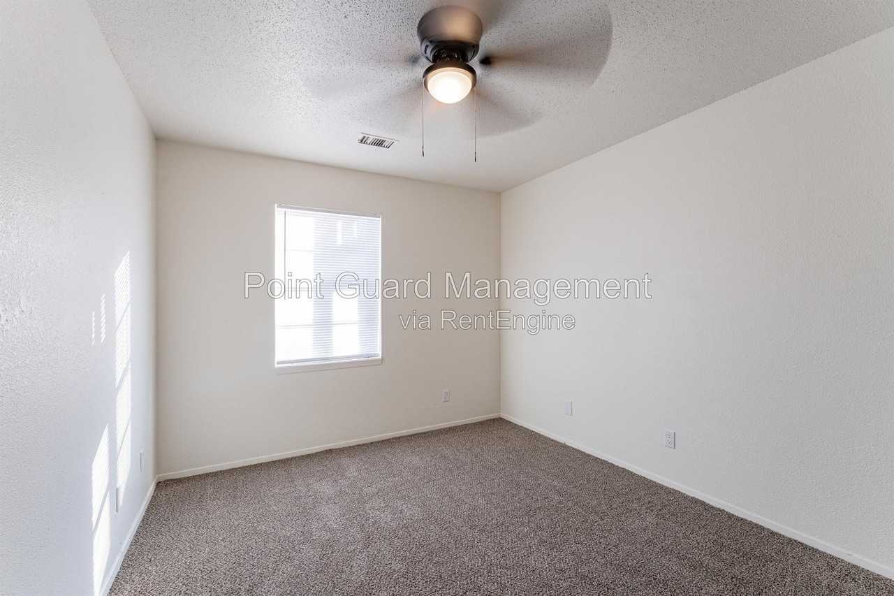 1431 Cambridge Pl #1431-3 - Photo 4 of 23