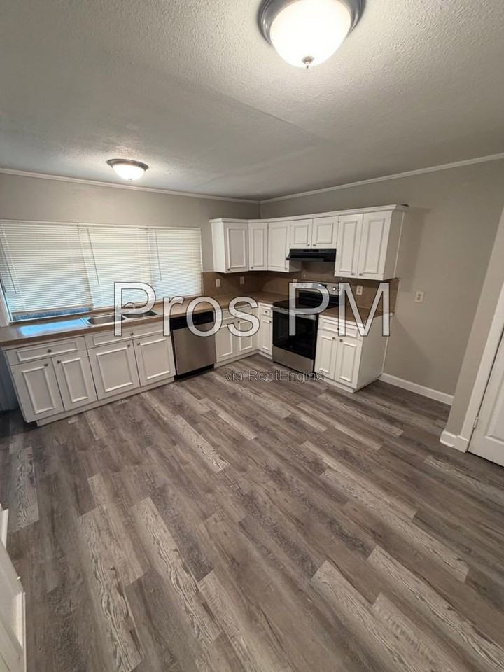1244 Winterwood Dr - Photo 2 of 14