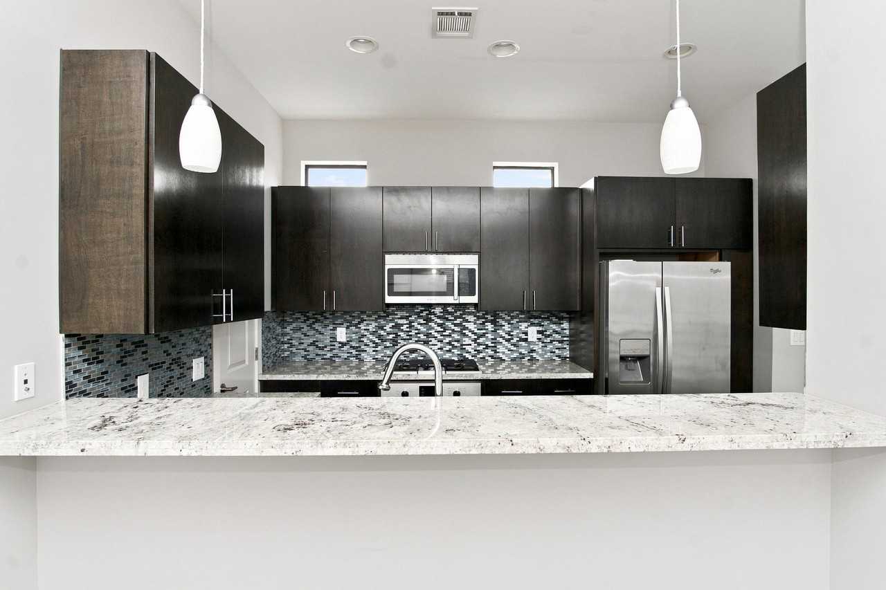 2505 Webster St - Photo 3 of 20
