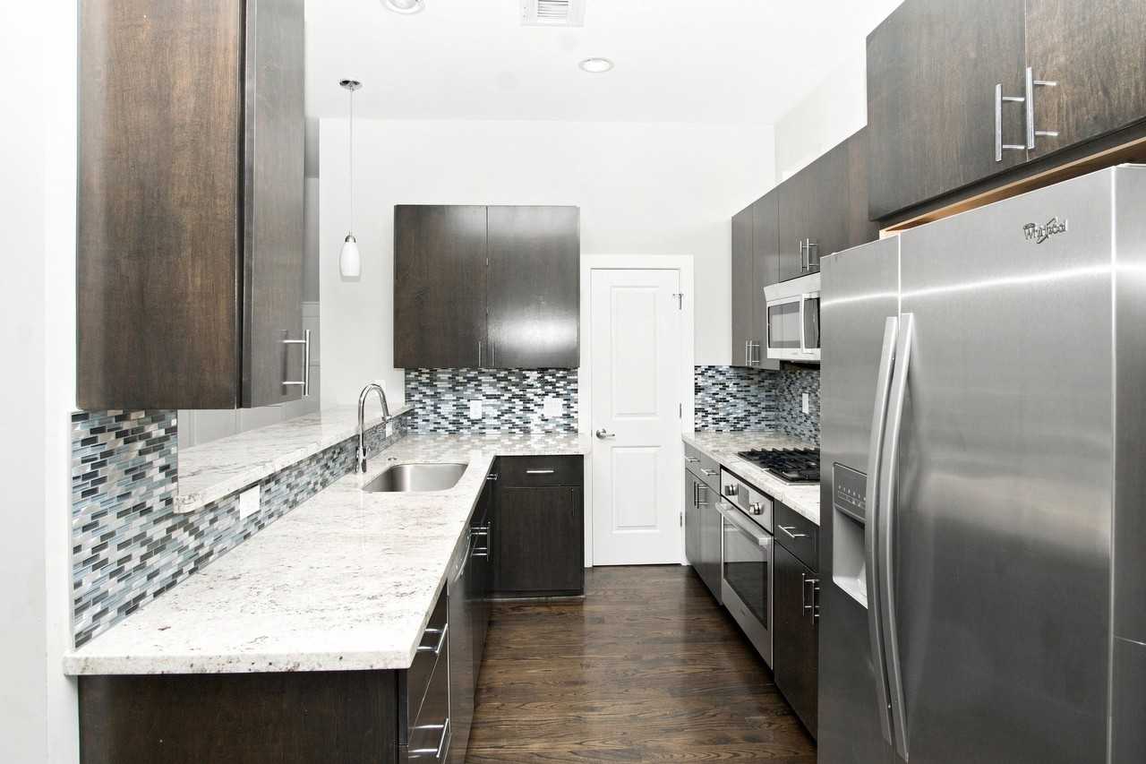 2505 Webster St - Photo 4 of 20
