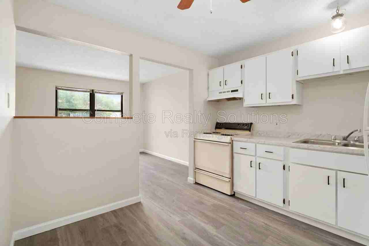 790 Country Aire Ct #102 - Photo 6 of 17