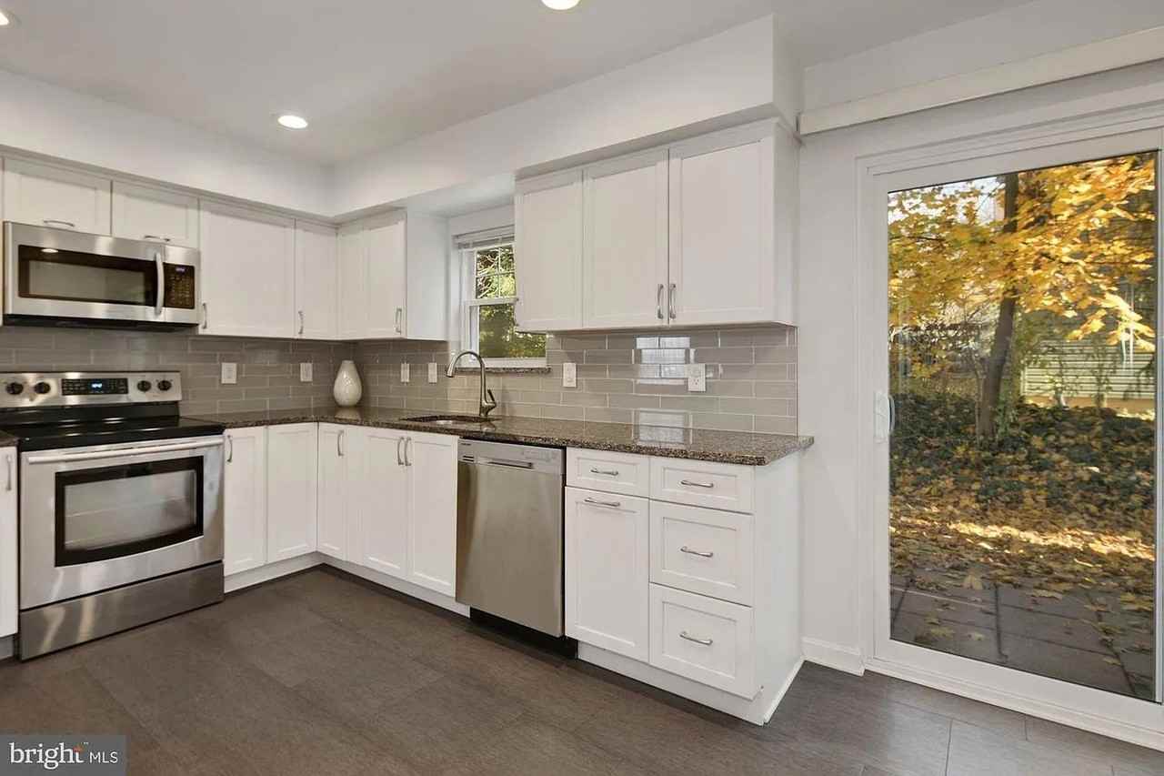 505 Mcmanus Way - Photo 4 of 20