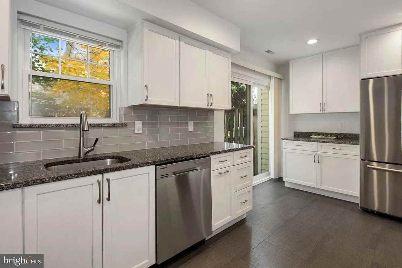 505 Mcmanus Way - Photo 7 of 20