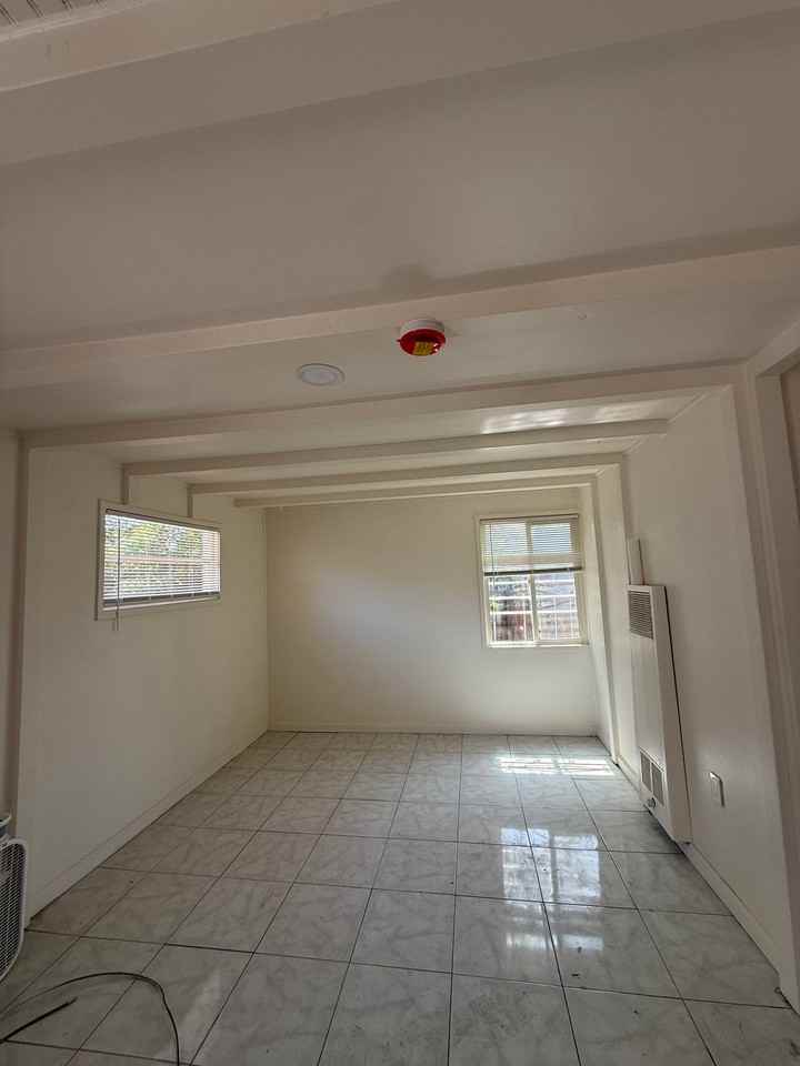 5252 1/2 Wood St - Photo 2 of 5