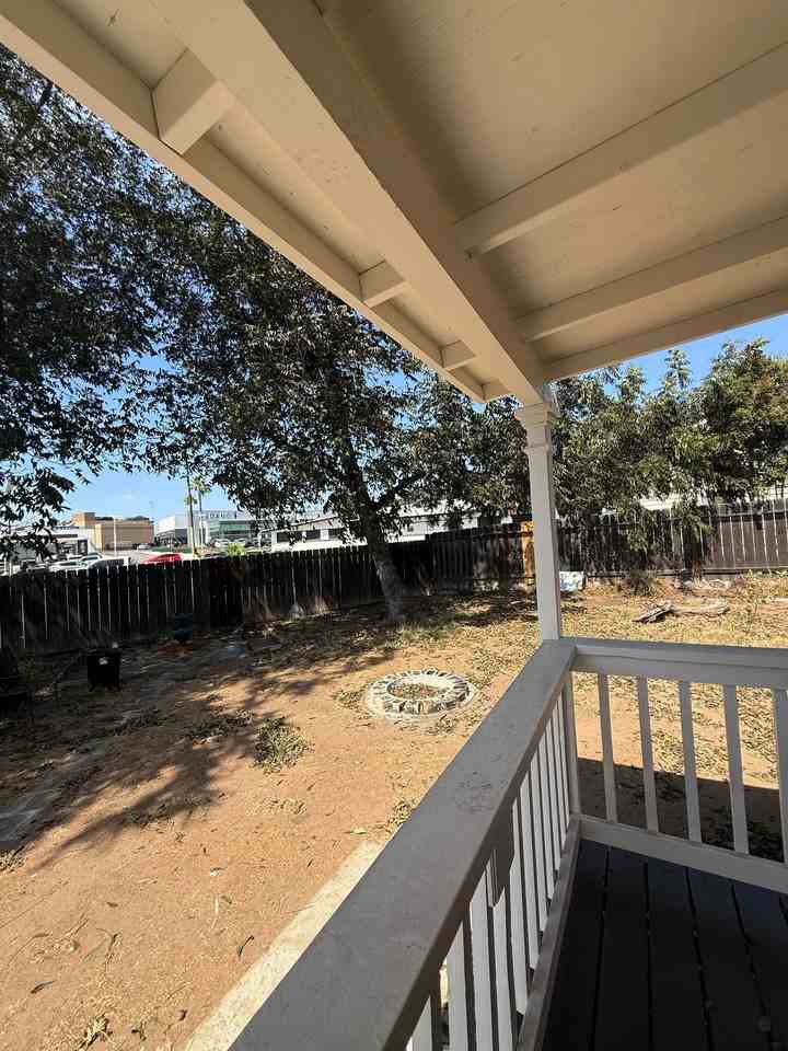 5252 1/2 Wood St - Photo 5 of 5