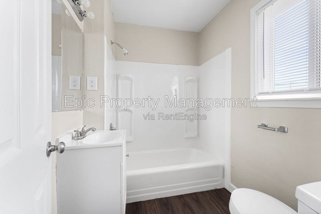 4255 7th St #5 - Photo 3 of 9