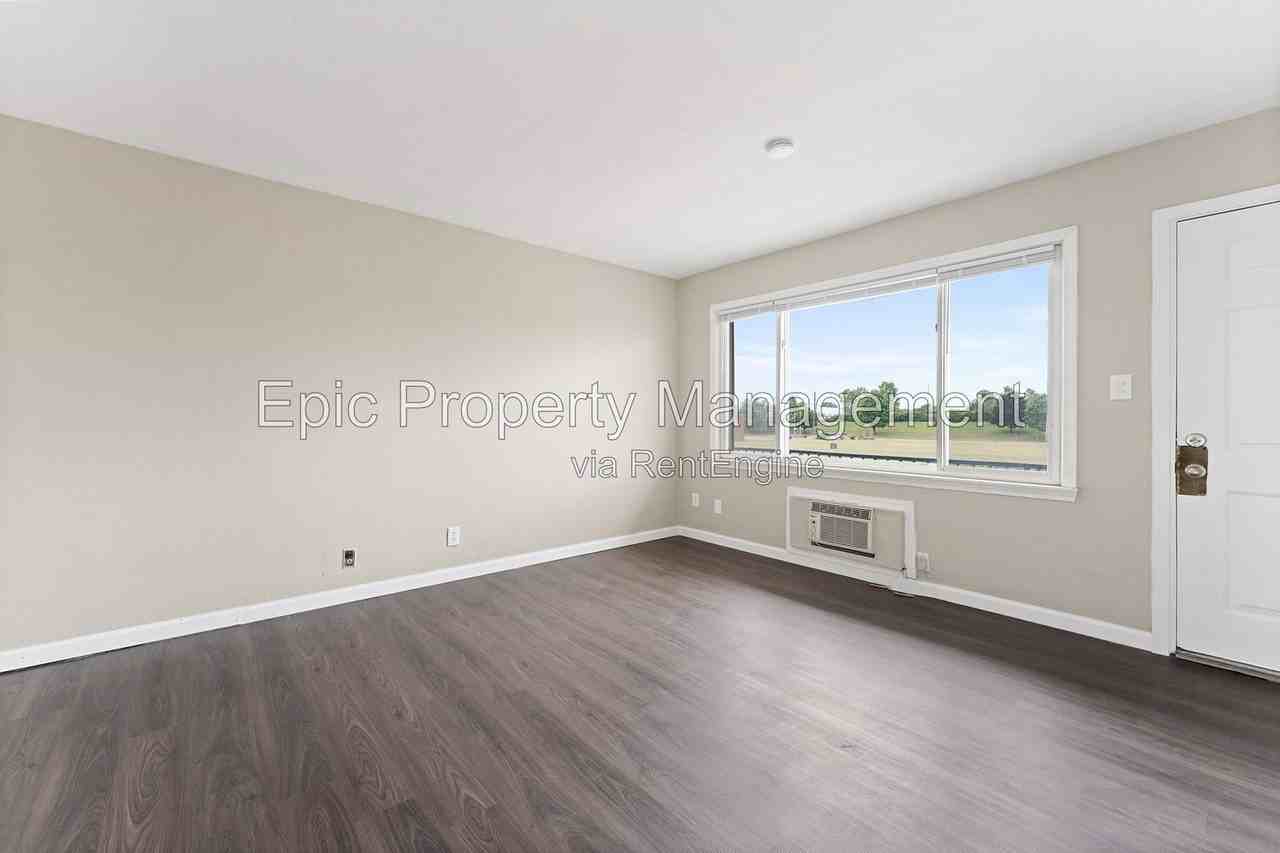 4255 7th St #5 - Photo 4 of 9