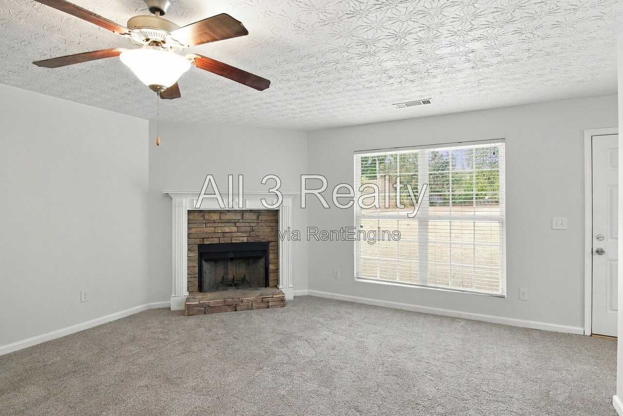 140 Aprils Way - Photo 4 of 18