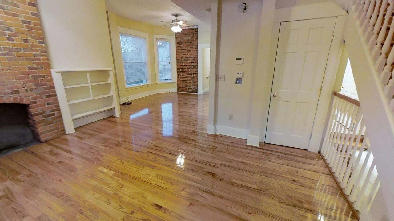 237 E 11th Ave - Photo 4 of 10