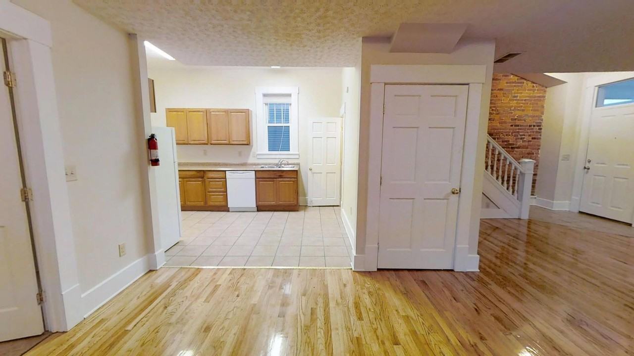 237 E 11th Ave - Photo 5 of 10