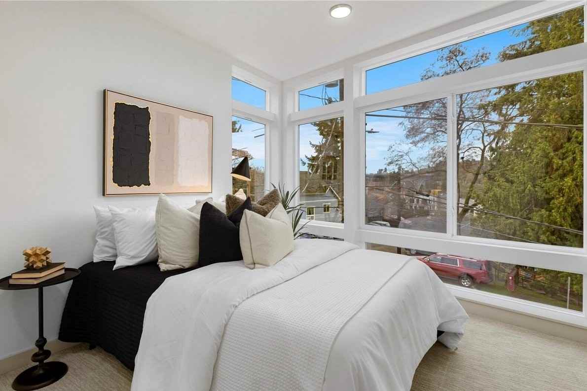 3601 Linden Ave N - Photo 5 of 13