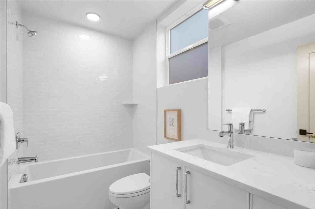 3601 Linden Ave N - Photo 6 of 13
