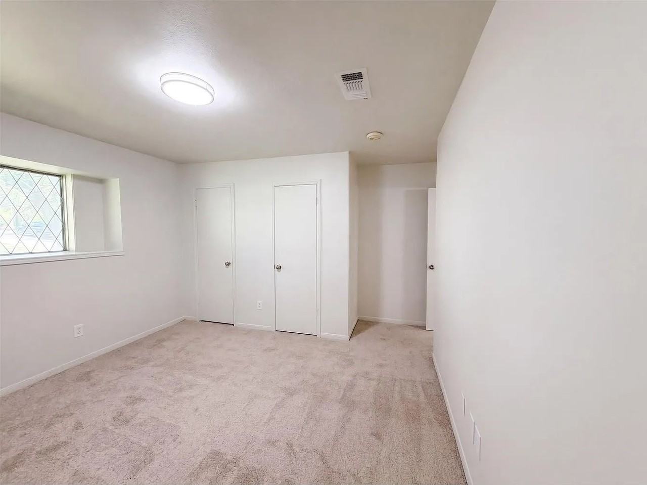 4042 Greenbriar Dr - Photo 7 of 10