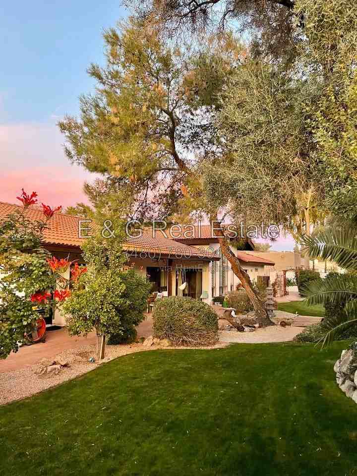 8617 E Larkspur Dr - Photo 3 of 31