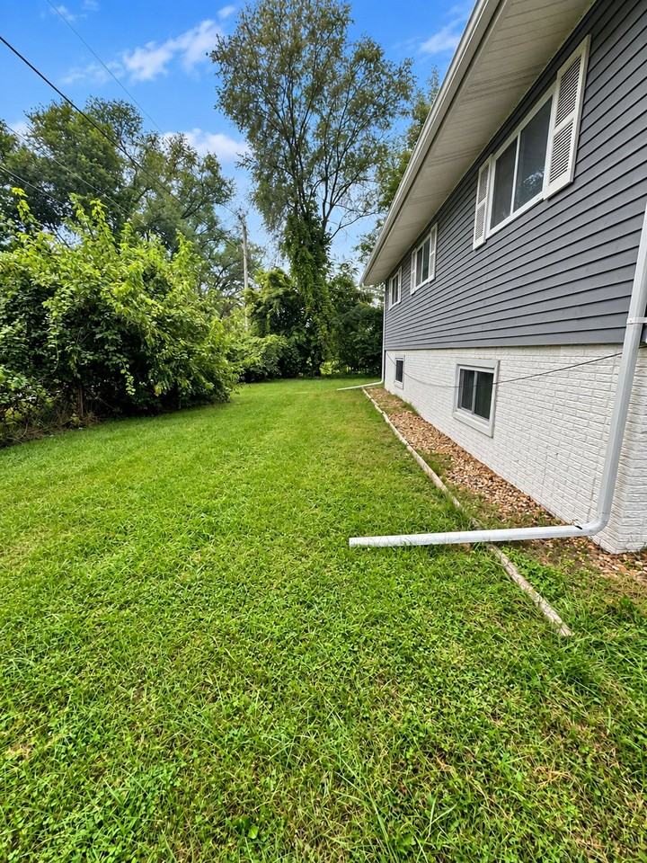 905 Bishop Ave - Photo 2 of 20