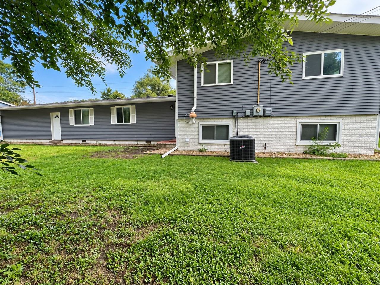 905 Bishop Ave - Photo 3 of 20