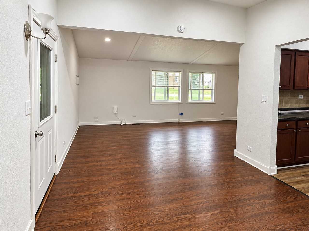 905 Bishop Ave - Photo 4 of 20
