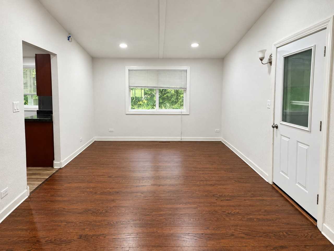 905 Bishop Ave - Photo 5 of 20