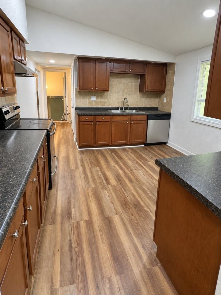 905 Bishop Ave - Photo 6 of 20