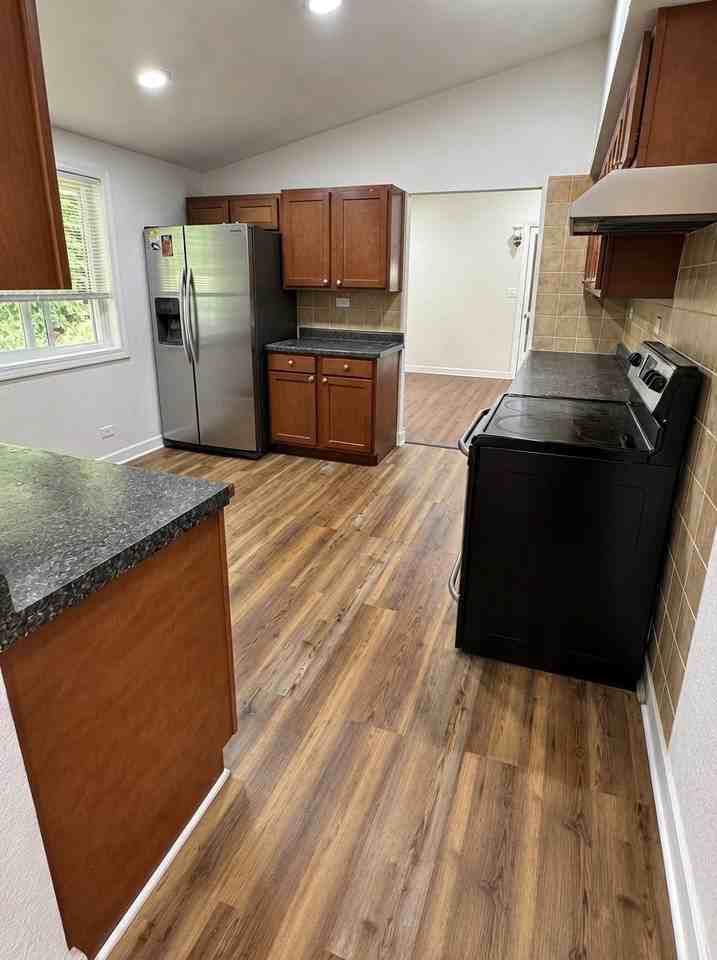 905 Bishop Ave - Photo 7 of 20