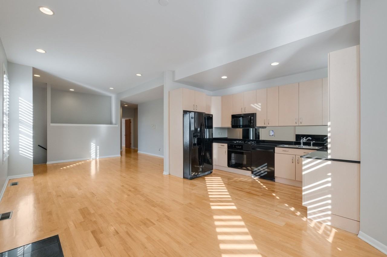 4060 S Ellis Ave #1S - Photo 5 of 19