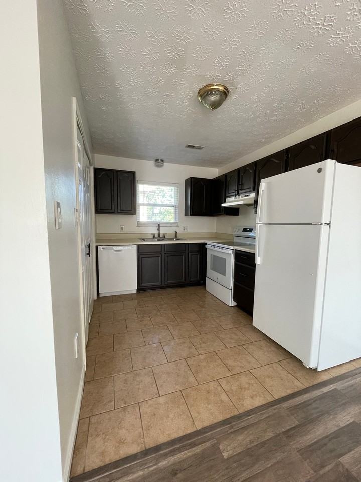115 Stonetree Dr - Photo 5 of 6