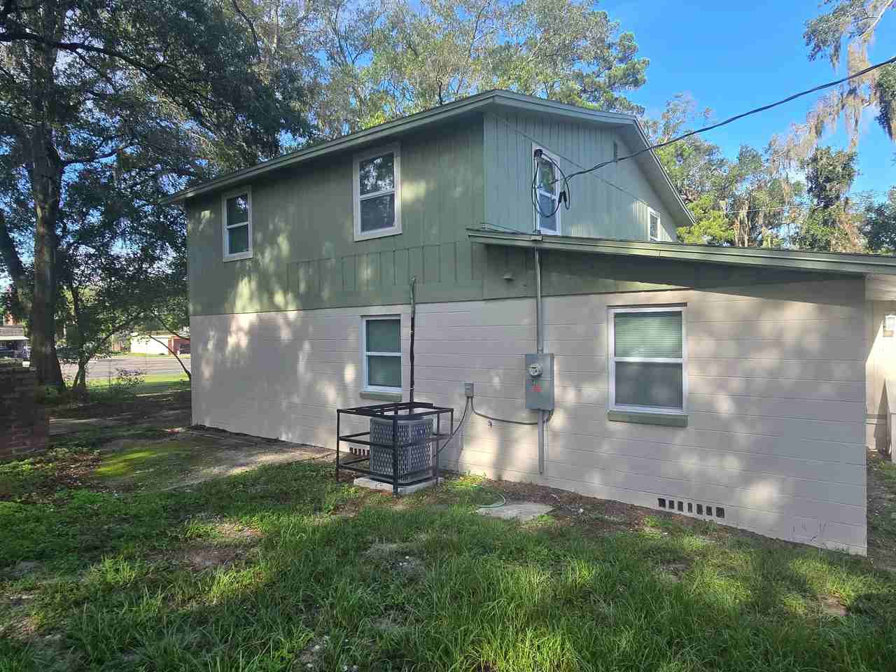 9762 Bayview Ave - Photo 4 of 35