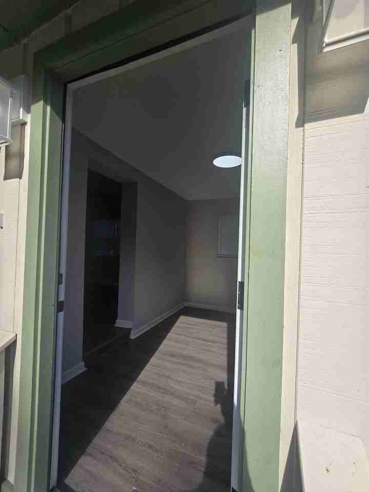 9762 Bayview Ave - Photo 5 of 35
