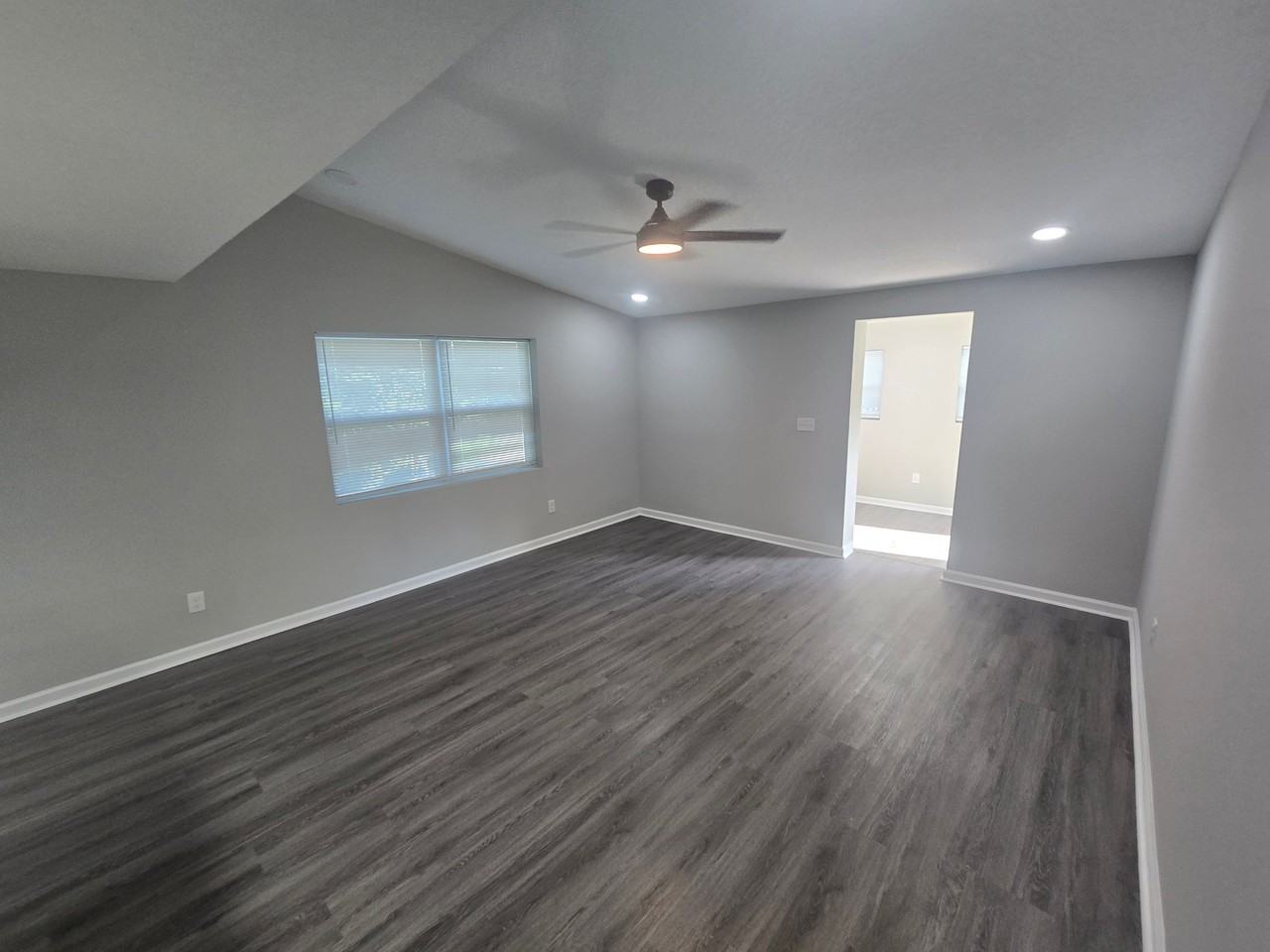 9762 Bayview Ave - Photo 7 of 35