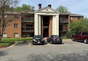 featured image of 4002 Governors Sq #7