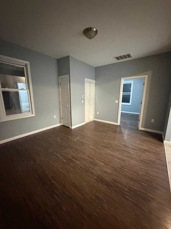 302 Halsted St #6 - Photo 2 of 6