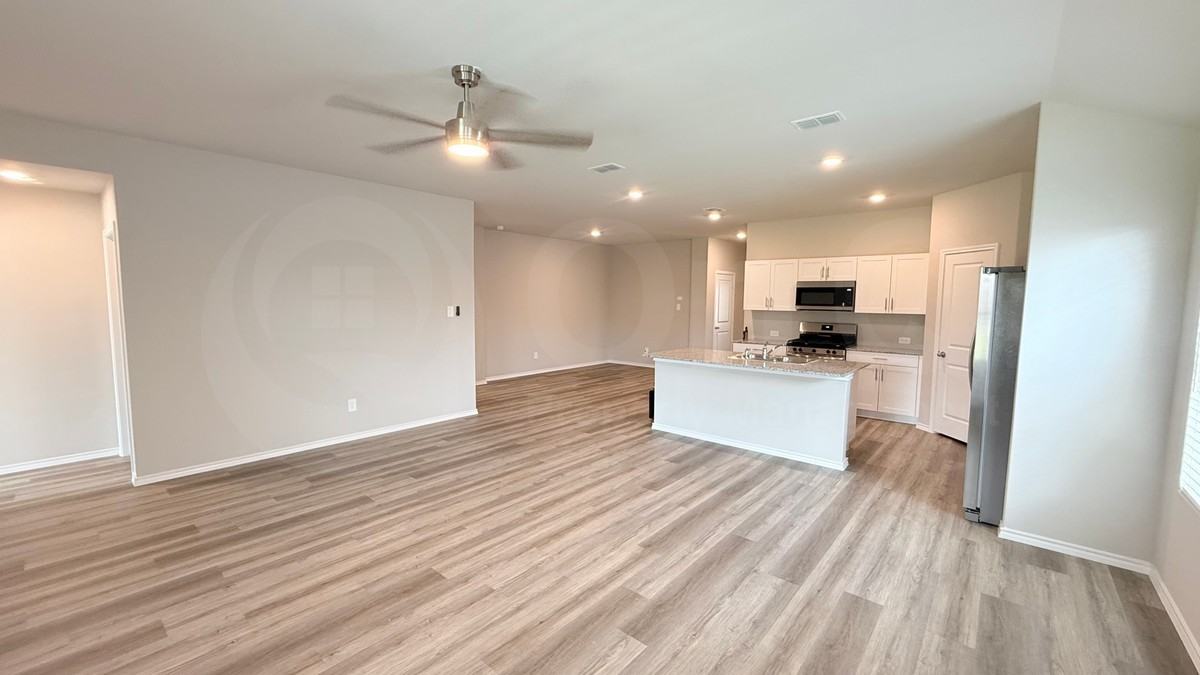 1033 Foxburg Dr - Photo 6 of 20