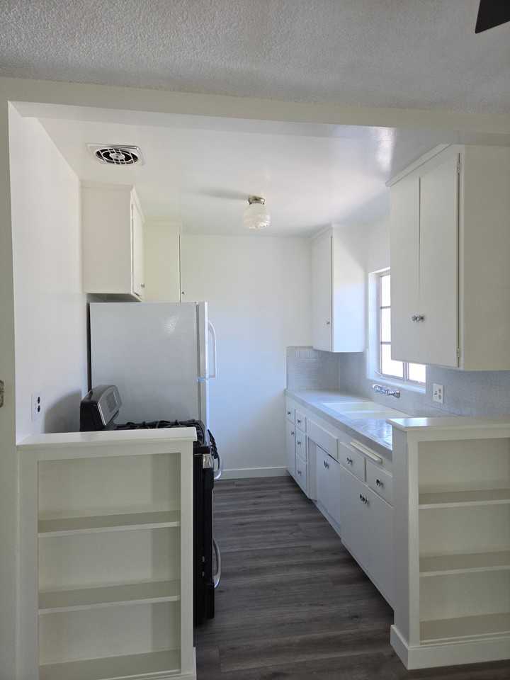 675 Cordova St #5 - Photo 6 of 15