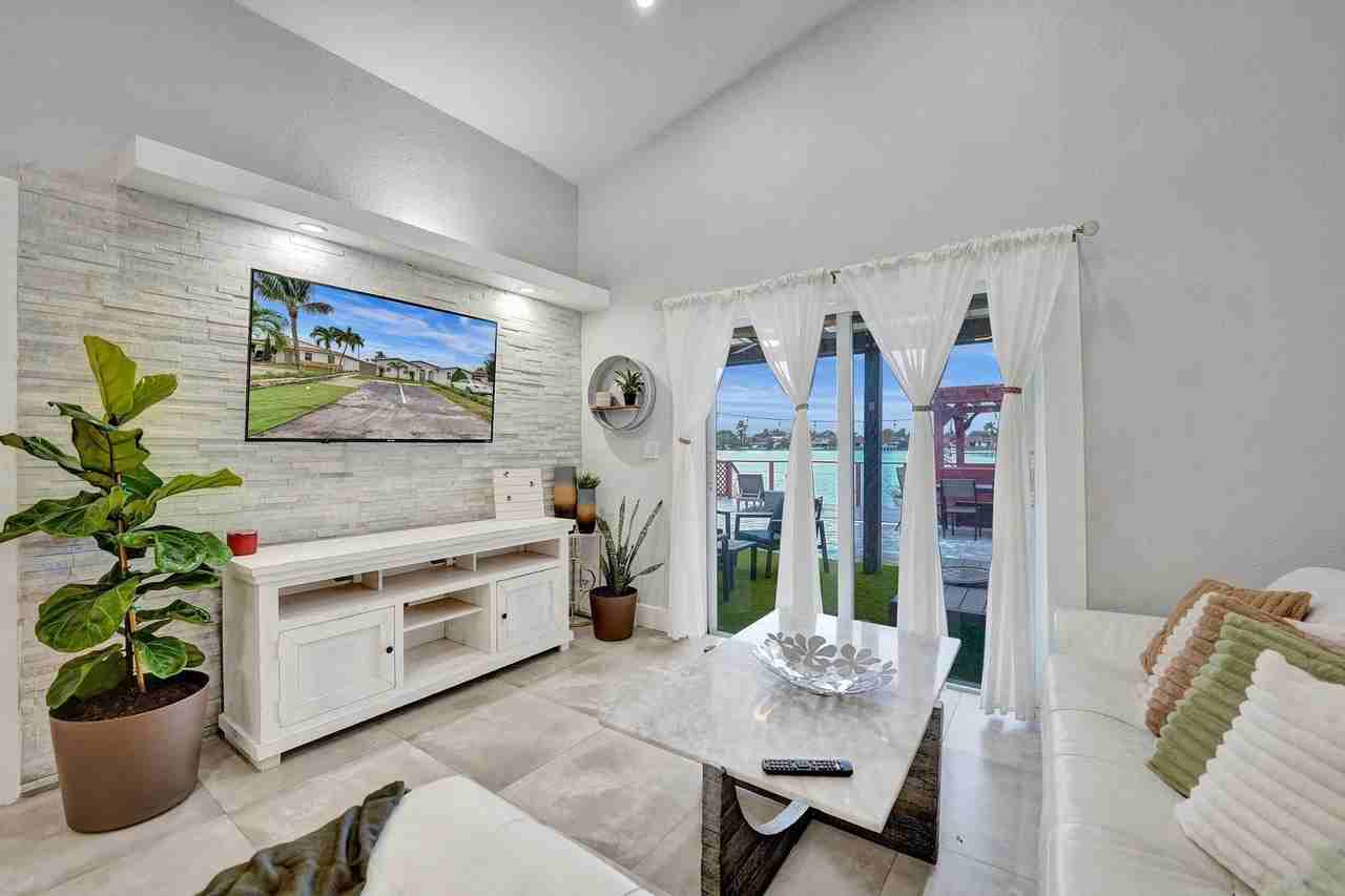 5535 Sw 24th Ave #1 - Photo 4 of 18