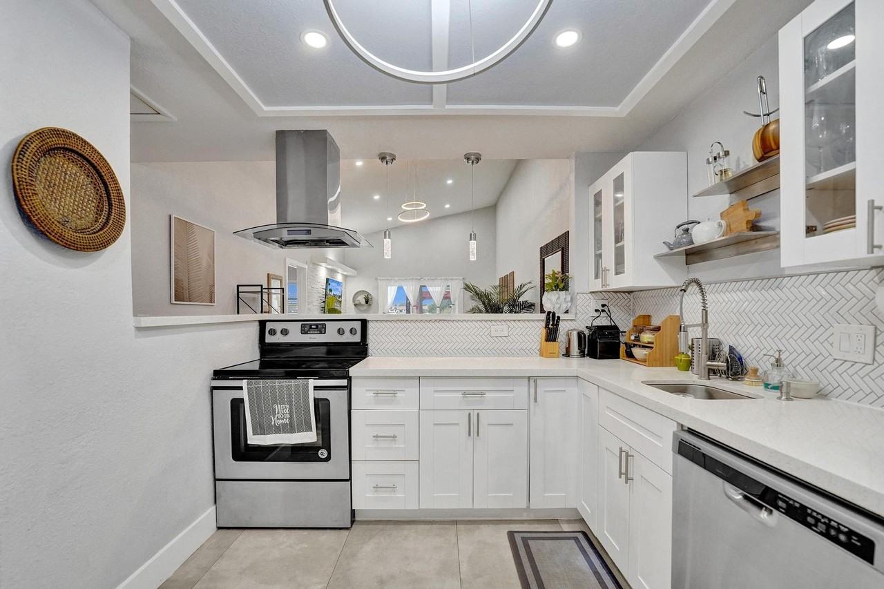 5535 Sw 24th Ave #1 - Photo 6 of 18