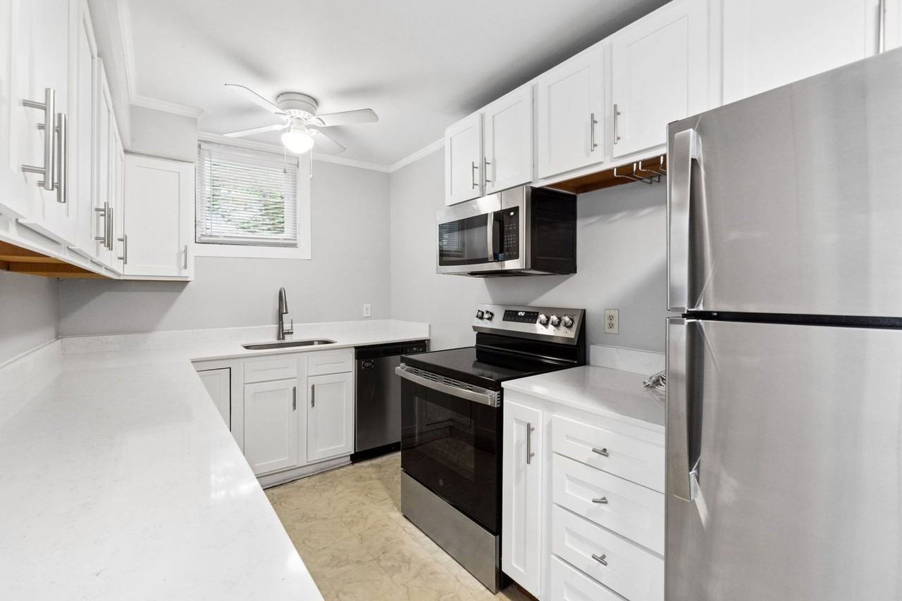 197 E Oakland Ave - Photo 4 of 37