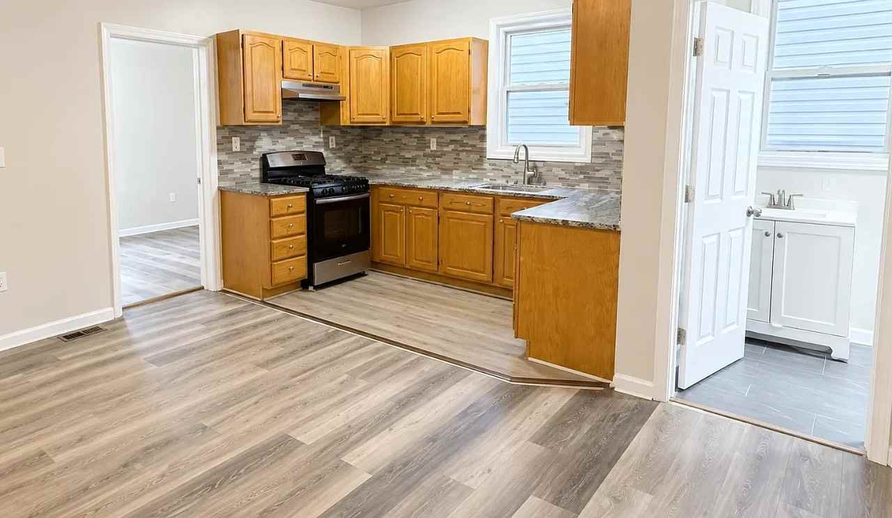 225 New St #2R - Photo 2 of 8