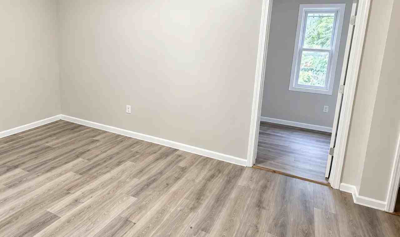 225 New St #2R - Photo 4 of 8