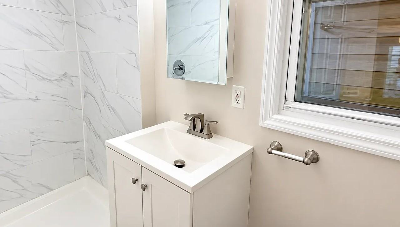 225 New St #2R - Photo 7 of 8