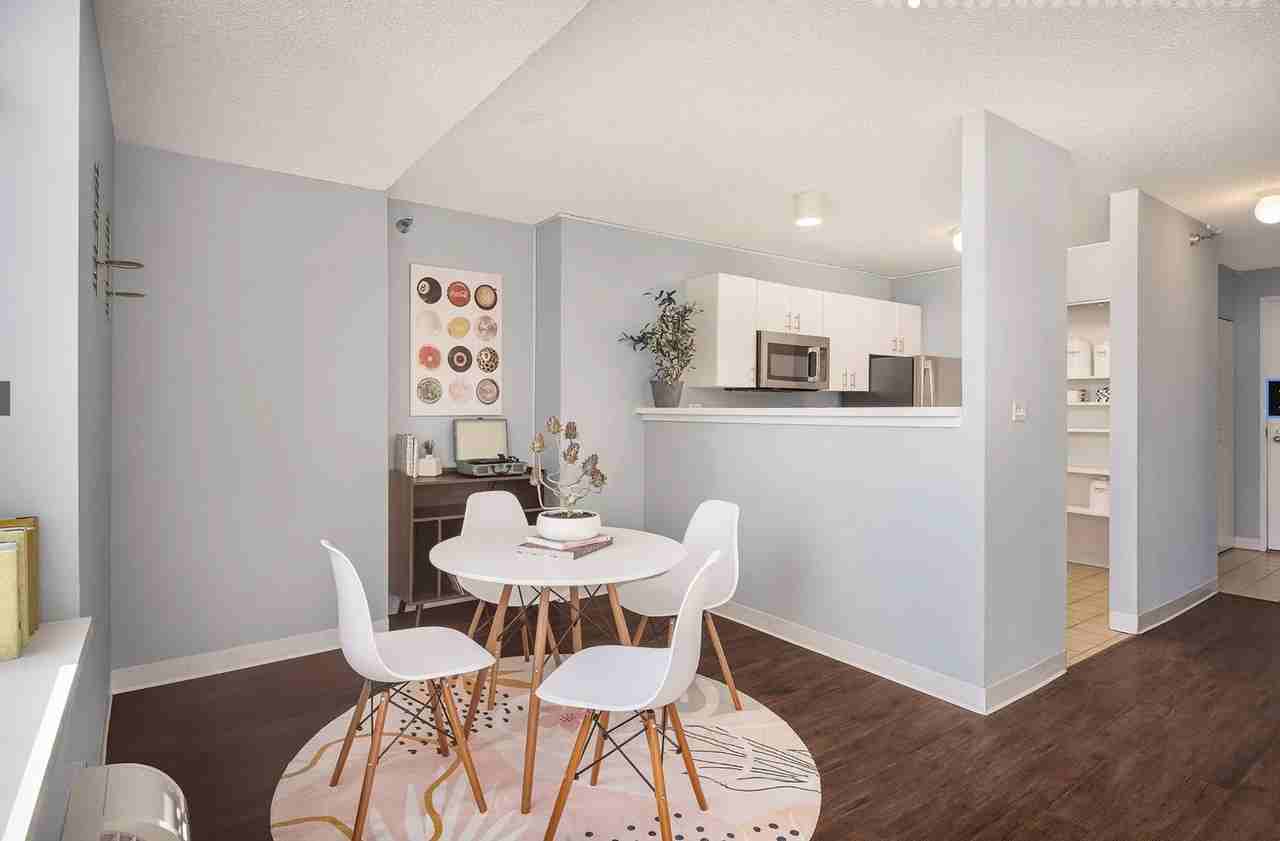 449 E Ohio St - Photo 3 of 15